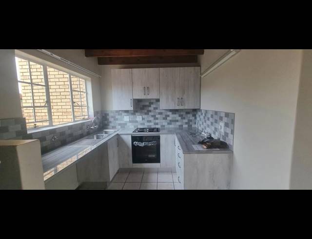 2 BEDROOM TOWNHOUSE FOR SALE IN CELTISDAL